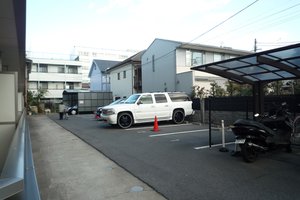 セレスティン駐車場