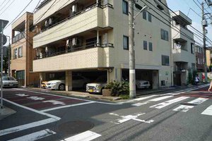 大坪ビル駐車場