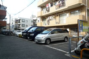 エモシオン駐車場